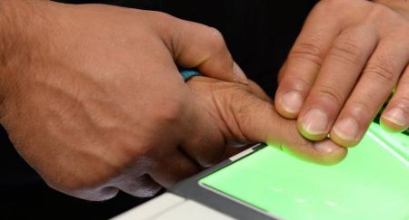 يمكن اختراق بصمة الاصبع في الهواتف الذكية 