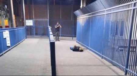 اطلاق النار على شاب في حاجز قلنديا بشبهة عملية طعن