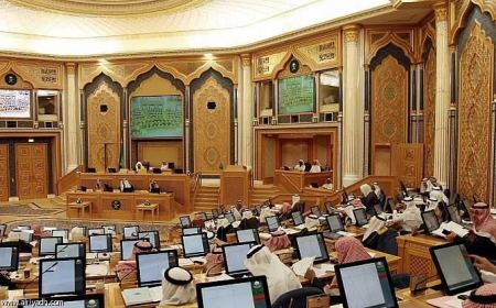 مجلس الشورى السعودي يلزم المذيعات باللباس المحتشم