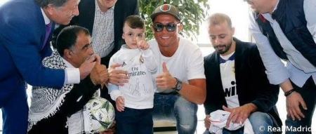 الطفل الفلسطيني دوابشة يلتقي نجوم ريال مدريد