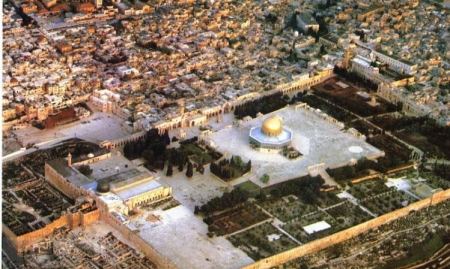 الاحتلال الإسرائيلي يمنع الفلسطينيين دون سن الـ 45 من دخول القدس 