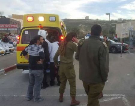 مقتل مستوطن واصابة فلسطينيين نفذا عملية طعن شرق رام الله 