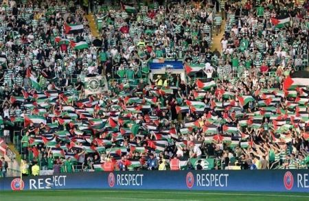 فيديو ... جماهير سيلتك الاسكتلندي ترفع أعلام فلسطين خلال مباراة ضد فريق اسرائيلي