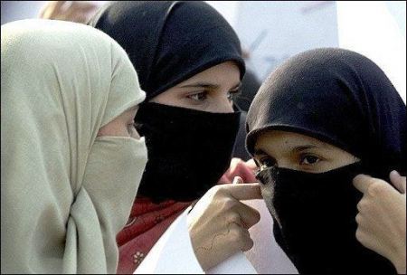 جامعة القاهرة ... تأييد القضاء حظر النقاب للعاملات بالجامعة
