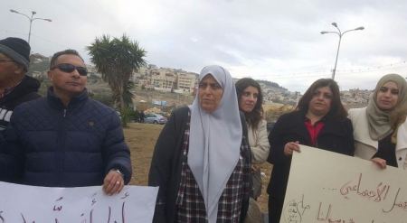 أم الفحم ... وقفة احتجاجية بسبب اطلاق النار على قسم الخدمات الاجتماعية