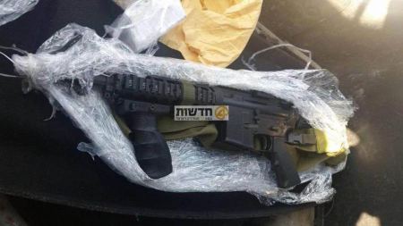 الاحتلال يعتقل ضابطاً في الامن الوقائي بحجة ضبط سلاح رشاش في سيارته عند حاجز زعترة