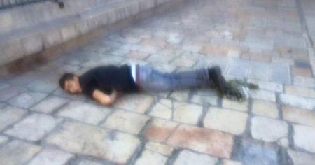 استشهاد محمد ابو خلف ( 20 عاماً ) عند باب العامود في القدس المحتلة