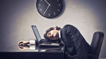 اعرف هذا ما يحصل لجسمك عندما تنام نهاراً وتسهر ليلاً !