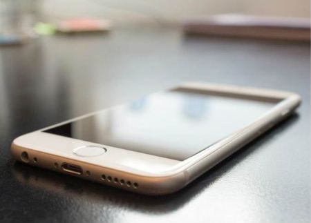اشحن هاتف الـ « ايفون » لاسلكياً من مسافة 5 أمتار