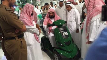 الشيخ السديس يدشّن عربات كهربائية لخدمة الحجاج والمعتمرين في المسجد الحرام