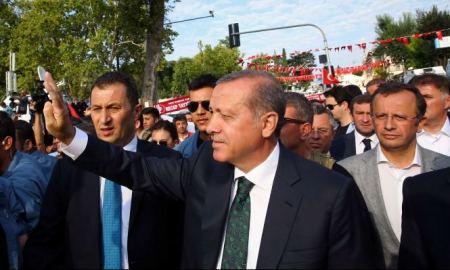 طيب اردوغان يعود للعاصمة أنقرة وأمر بمنع سفر الأكاديميين