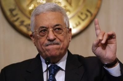 مجدداًً ... محمود عباس يهدد بحل السلطة 