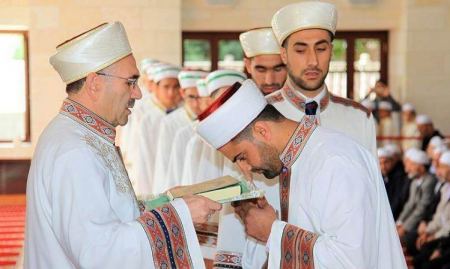 حفظة القرآن الكريم في تركيا تعدى 120 الفاً