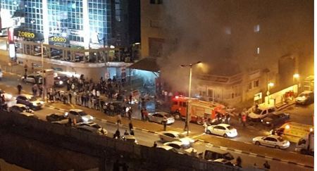 3 اصابات طفيفة بحريق في مجمع تجاري في أم الفحم