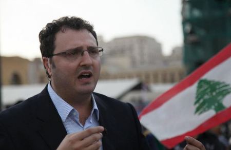 المراسل عباس ناصر يستقيل من قناة الجزيرة ويصرح عن رأيه بها 