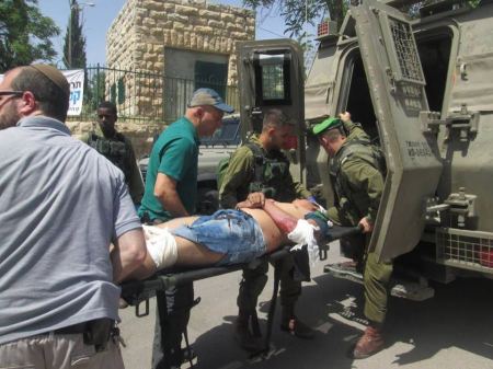 مستوطن يدهس شاباً فلسطينياً قرب الحرم الابراهيمي