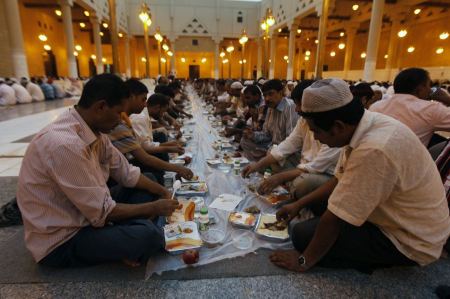 بسبب الانقلاب الصيفي ... المسلمون يشهدون الصيام الأطول اليوم 