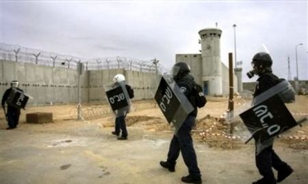 اقتحام سجن ريمون واستنفار في مجدو ونفحة