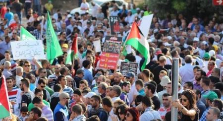 صور : الالاف يتظاهرون في الناصرة ضد العدوان على غزة 