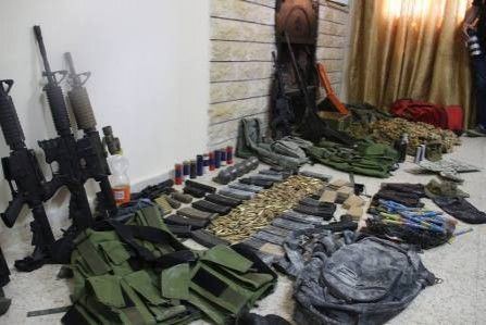 نابلس ... القبض على مطلوبين اثنين بحوزتهما عدد من الاسلحة والذخيرة