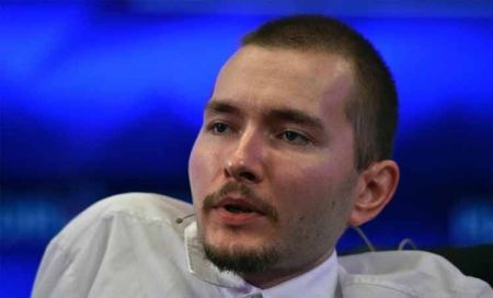 تفاصيل أول عملية جراحية لنقل رأس بشري لجسد آخر