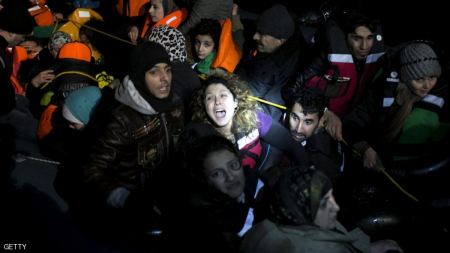 34 قتيلاً أغلبهم من الاطفال والنساء في غرق قوارب لاجئين قبالة السواحل اليونانية
