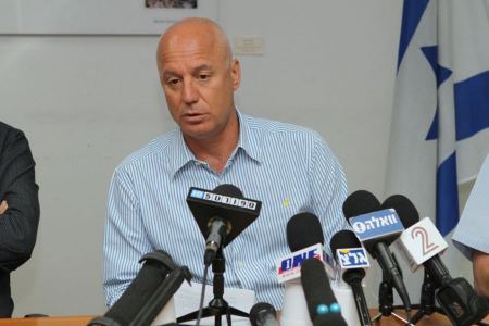 ساسة اسرائيل يطالبون بإغلاق الأقصى في وجه المسلمين