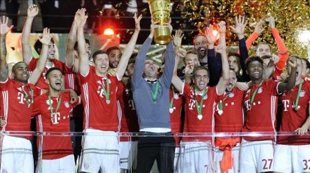 بايرن ميونيخ يتوج بلقب كأس المانيا 