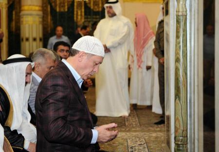 اردوغان في زيارة للمسجد النبوي الشريف