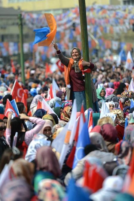 بالصور : اردوغان اما م 2 مليون تركي في اسطنبول