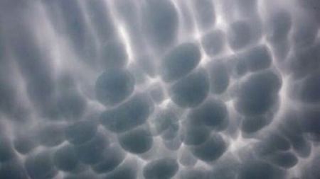 صور وفيديو.... لبنان : غيوم تشكل لوحة فنية 