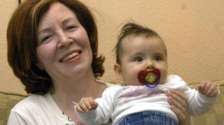 المانيا ... سيدة عمرها 65 سنة تضع 4 توائم