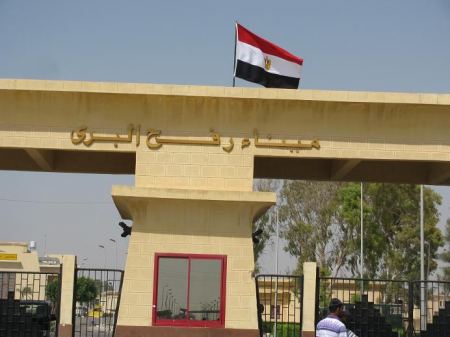 السلطات المصرية تفتح معبر رفح في كلا الاتجاهين