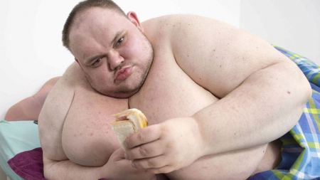 أسمن رجل في العالم يفارق الحياة