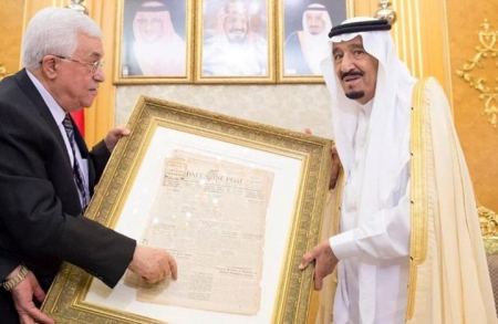 ما هي الهدية التي قدمها الرئيس محمود عباس لـ ملك السعودية ؟