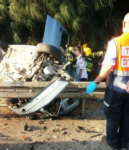 مصرع شخص وثلاثة اصابات في حادث سير بين ثلاث مركبات قرب مفرق عميق يسرائيل
