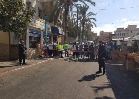 اصابة أب وابنه بجراح خطيرة تعرضا لاطلاق نار في سوق البعنة