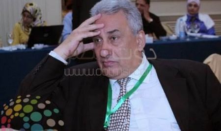 فضيحة أخلاقية تلاحق نقيب المحامين في مصر