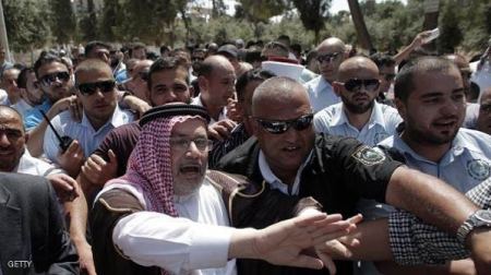 ابو مازن يعتذر لـ احمد هليّل بعد طرده من الأقصى