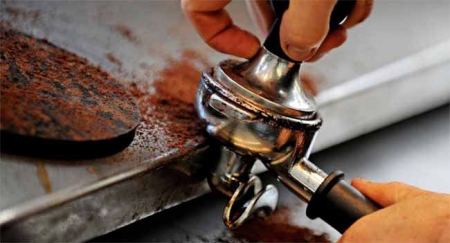 كيف نستفيد من بقايا القهوة ؟