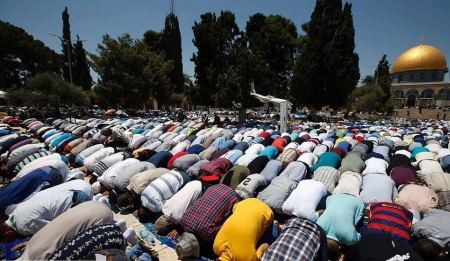  اكثر من 250 الف مصل يؤدون صلاة الجمعة الثالثة من رمضان في الاقصى
