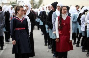 المدارس الفلسطينية ... زي مدرسي جديد ابتداءً من العام الدراسي 2017/2018