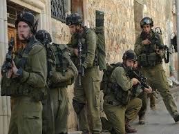 الاحتلال يصادر 50الف شيقل من منزل في نابلس