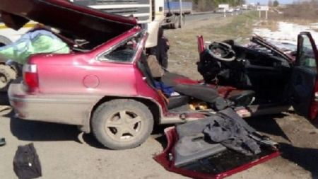 فيديو : حادث سير مروع تسبب في وفاة سائق السيارة 