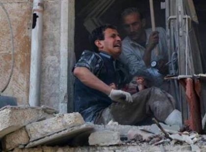 البراميل المتفجرة تقتل أكثر من 100 في حلب