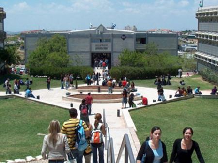 جامعة ارييئيل تضخ المجاري في سلفيت وحالة من التلوث