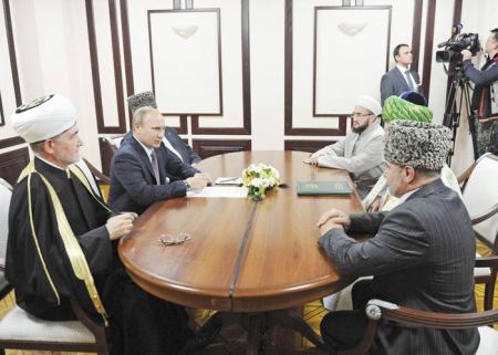 مسلمو " القرم " أيتام على موائد اللئام الروس والأوكران