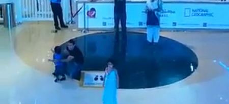 عرض في دبي مول يشبه الخيال ... تقنية 7D 