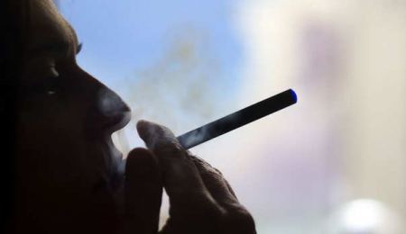 لماذا يدخن الفقير بشراهة ؟ 