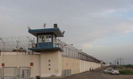 اصابة اسيرين وحراس في سجن نفحة